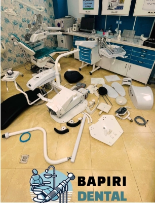 تصویر واقعی از مراحل باز کردن کامل یونیت دندانپزشکی در کلینیک – پروژه تعمیر و تعویض قطعه